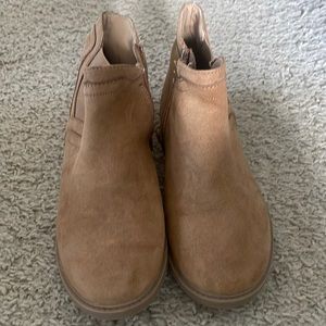 Girls Tucket & Tate faux-suede Chelsea boot size 1.